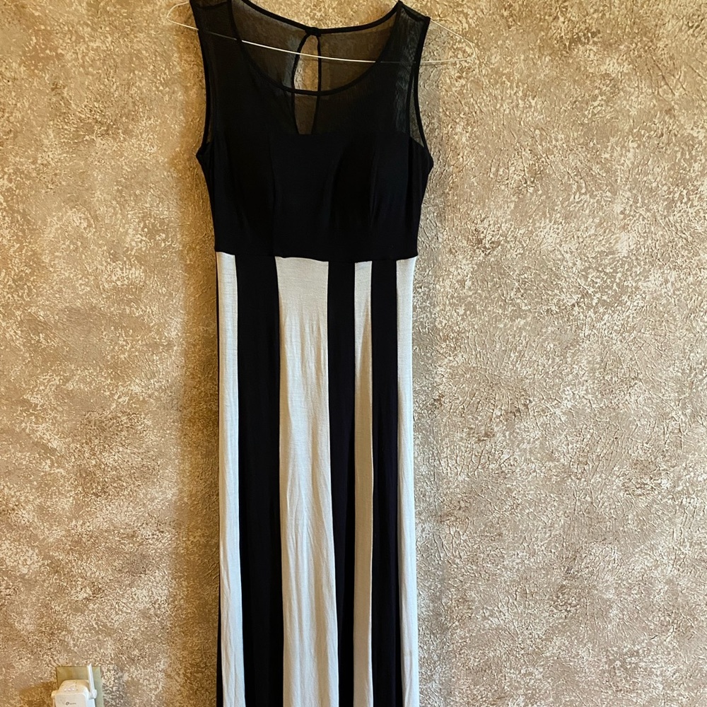 Elegant lined black and white dress